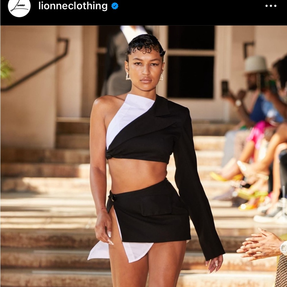 Lionne Black Skirt